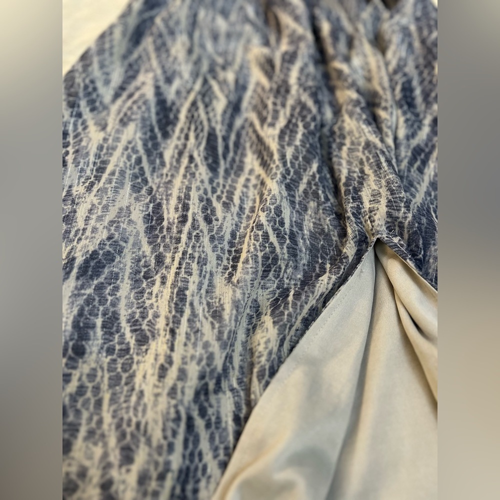 🦋 ASTR The Label Blue Print Maxi Dress – Cutout Sides - Halter Style - Picture 7 of 10